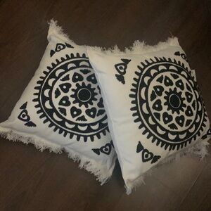 Bouclair Ozlem Cushions (2)